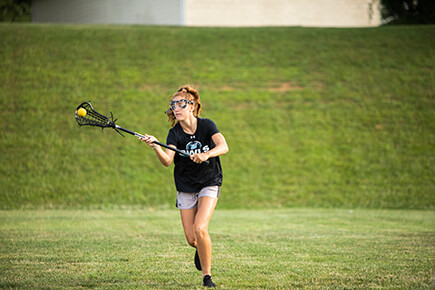 girl playing lacrosse
